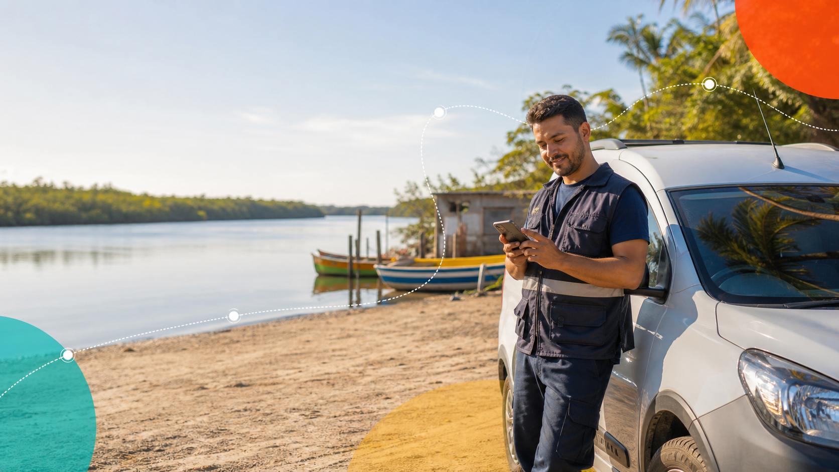 Profissional de serviço consultando uma rota no celular na Barra do Saí em Itapoá